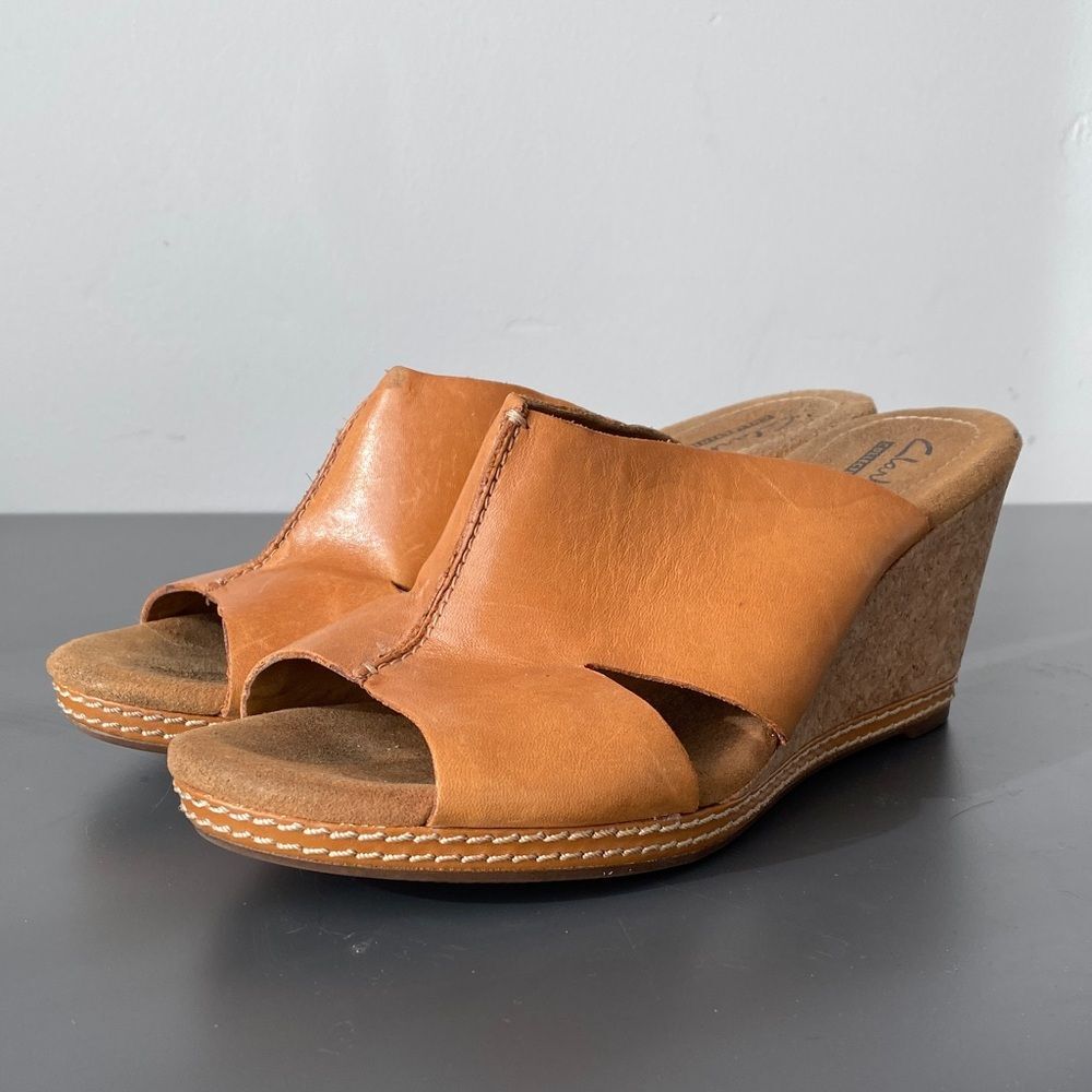Clarks Caramel Brown Leather Wedge Sandals Mule Sz 7 Boho Chic Urban Coastal